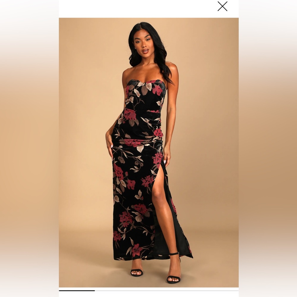 NEW WITH TAGS. Velvet floral dress